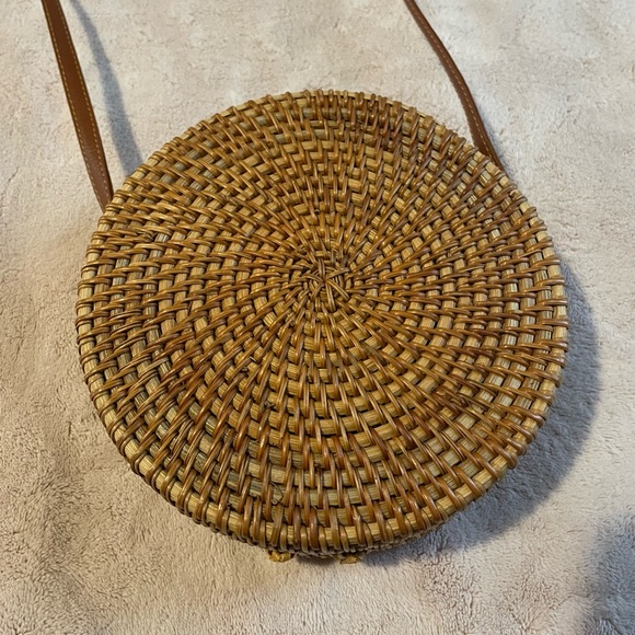 Rattan crossbody round bag - Picture 6 of 7